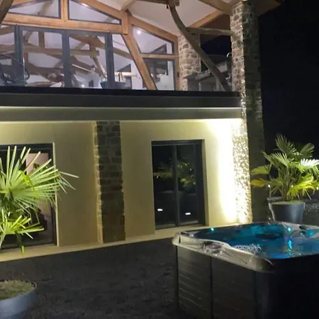 Villa Chez Bascans Corps De Ferme Renove Avec Jacuzzi Et Piscines 2 Bassins *