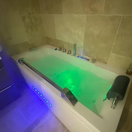 Chez Bascans Corps De Ferme Renove Avec Jacuzzi Et Piscines 2 Bassins Villa Villeneuve-Lecussan