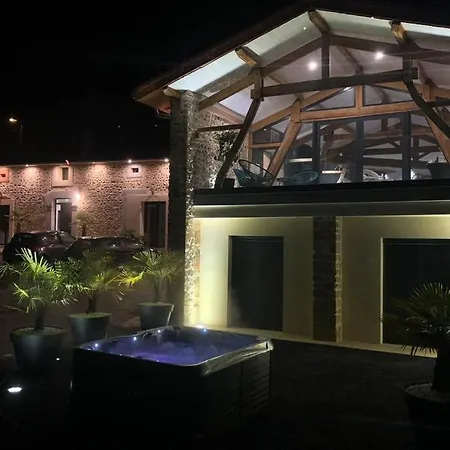 Chez Bascans Corps De Ferme Renove Avec Jacuzzi Et Piscines 2 Bassins Villa