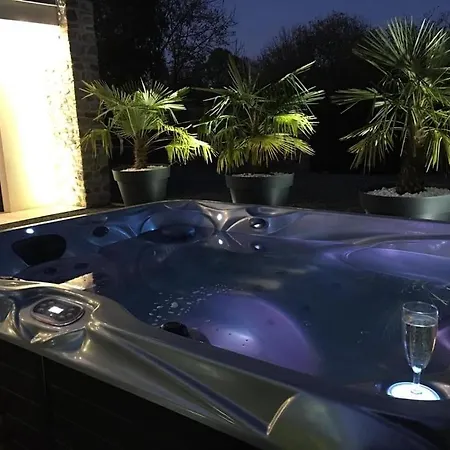 Chez Bascans Corps De Ferme Renove Avec Jacuzzi Et Piscines 2 Bassins Villa *